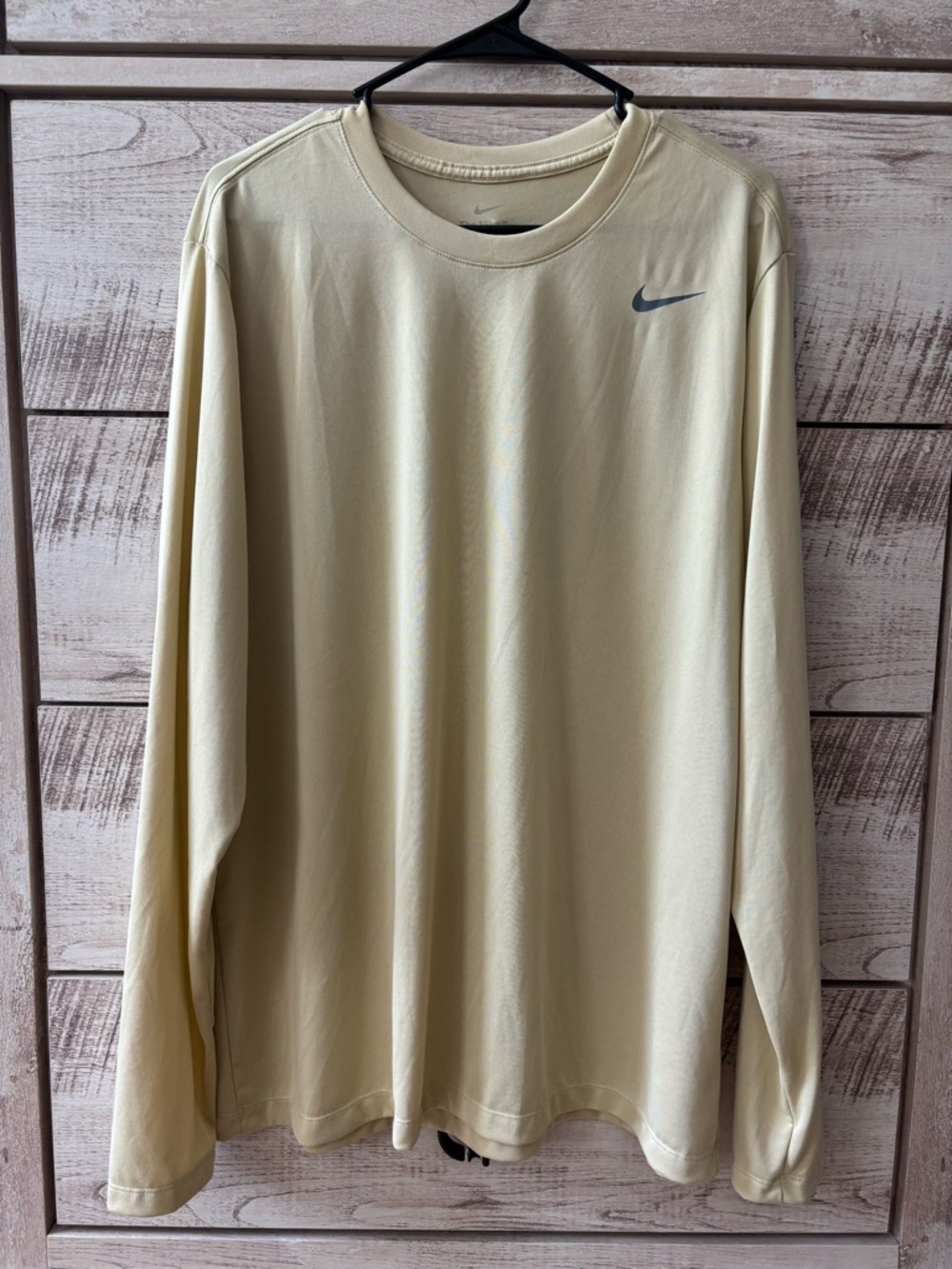 NWOT - Nike
Men’s long sleeve dri-fit tee